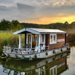 blokhutboot langs de linge